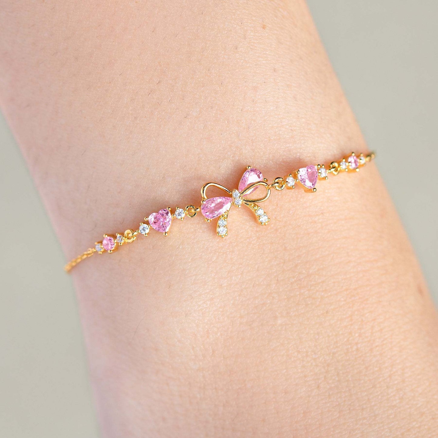 Bracelet Mignon en Forme de Nœud avec Zircon : Le Cadeau Parfait pour Célébrer l'Amour